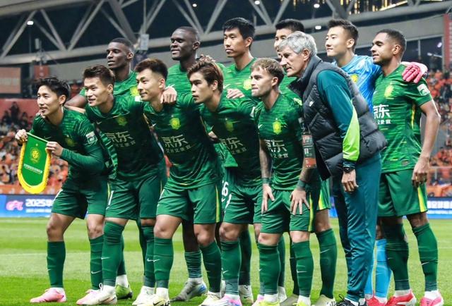 成都兴城球员面临激烈比拼，备战迎战的简单介绍