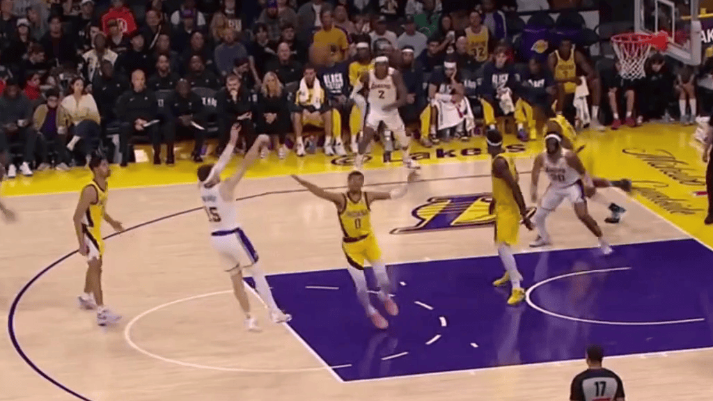 包含强大的对手让湖人队备战更加紧张的词条