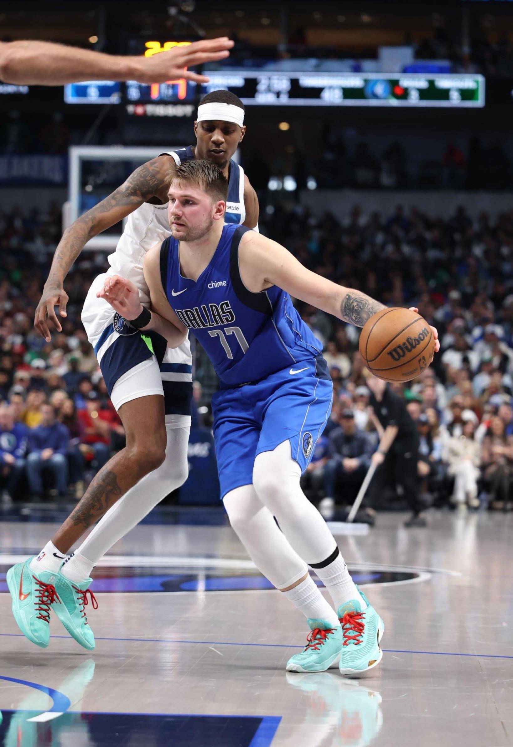 东契奇回归赛场，回归赛场首场状态亮眼，澳大利亚队观众沸腾！